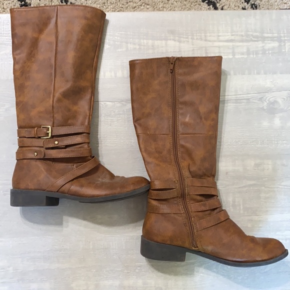 Boots - Picture 2 of 3